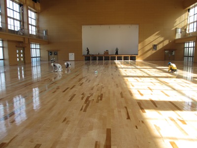 創価大学中央体育館の床材 - メルカリ