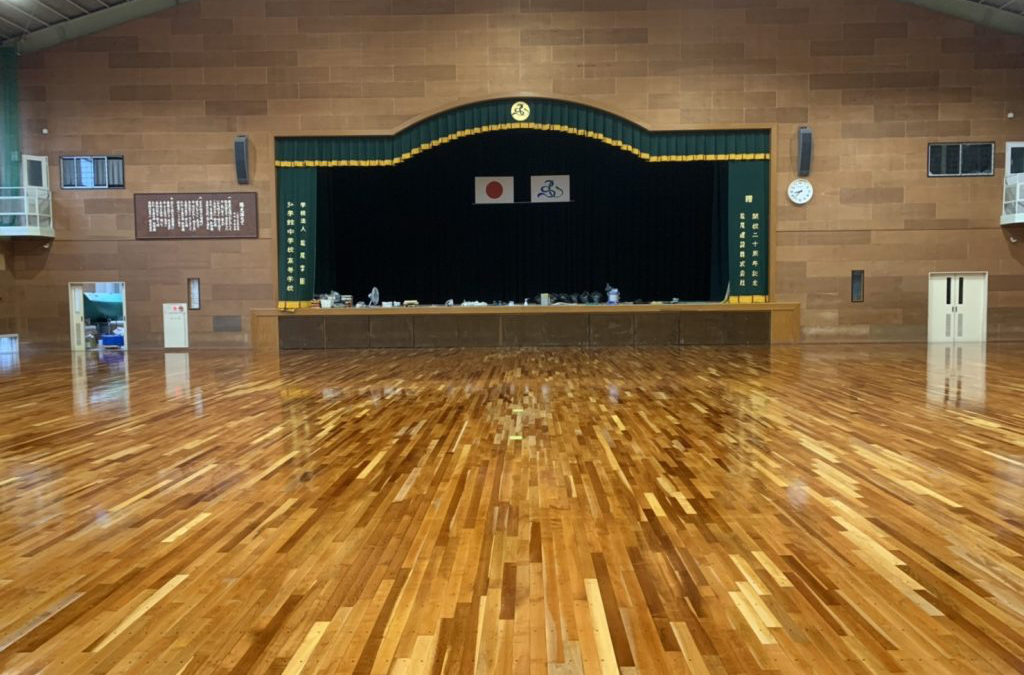 某体育館再研磨ポリウレタン3回塗り