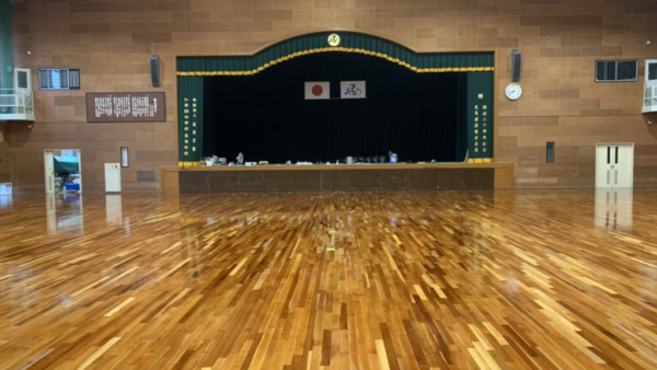 某体育館再研磨ポリウレタン3回塗り
