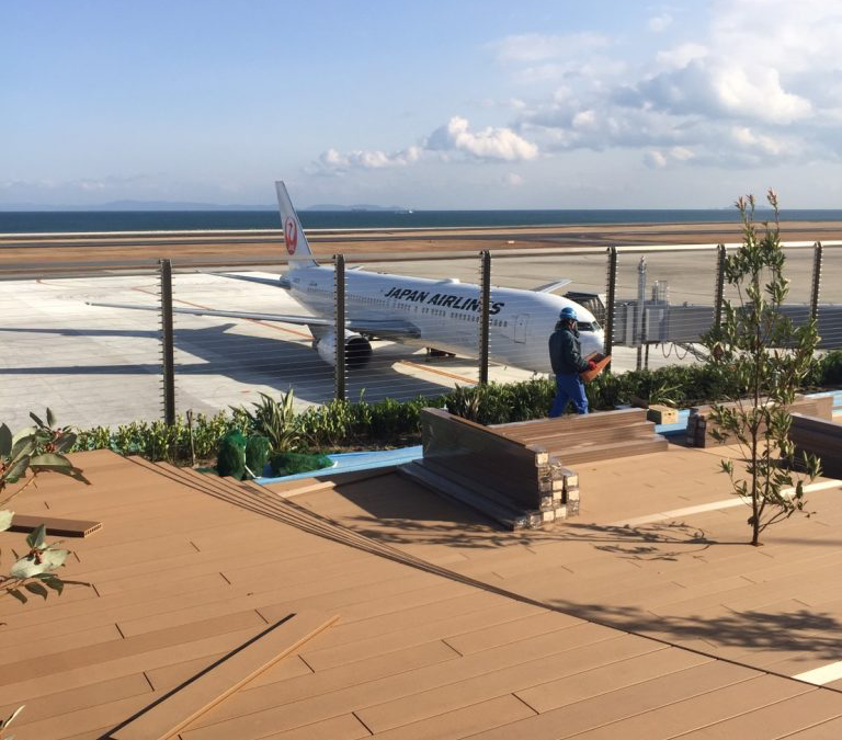 某空港屋上デッキ
